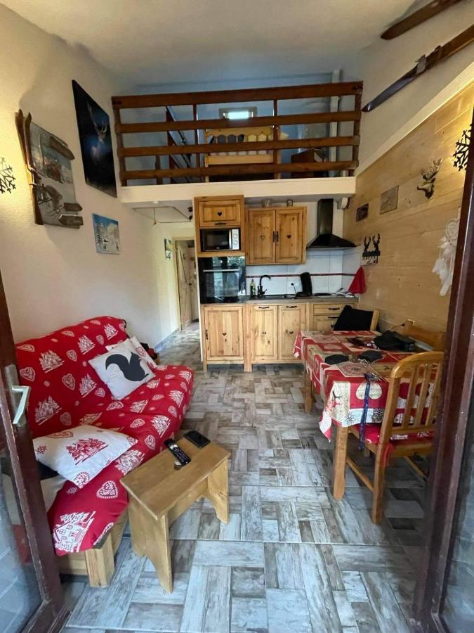 Вилла Les Fontanilles Odeillo Chalet 60 Wifi & Parking Gratuit Expose Plein Sud & Plein Pied , Draps & Serviettes De Toilettes Non Inclus, Sabanas Y Toallas No Incluidos Экстерьер фото